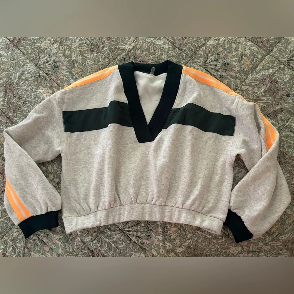 Free people movement sweatshirt XL nwot